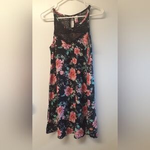 Short flowery summer dress - No Boundaries size large
